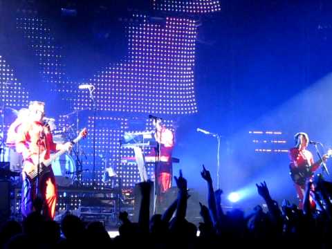 Weezer - "The Greatest Man That Ever Lived" (Live in Saint Paul)