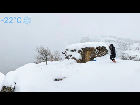 Yoğun Kar Yağışında Dağ Evinde Bir Gece | −22°C ❄️Extreme Winter Night in a Mountain Cabin❄️