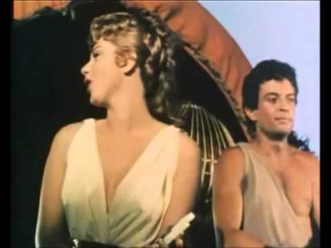Sylva Koscina, la princesa Iole, canta a Steve Reeves