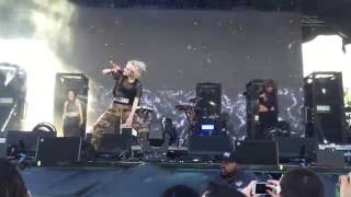 Grimes "Scream" live Bestival 2016