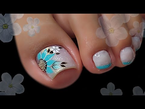 Uñas decoradas con flor 🩵 /pintado de uñas /diseño de uñas para pies  💅