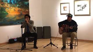 Marcos Menchaca canta Viernes 13 en vivo