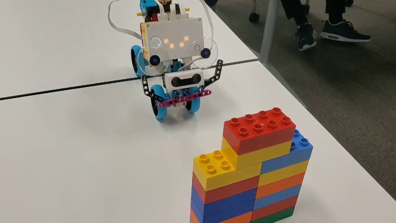 障害物を回避する尺取りロボット