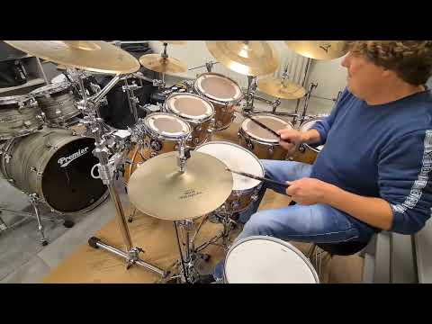 Shuffle Groove - DW collectors series twisted birch over maple drums