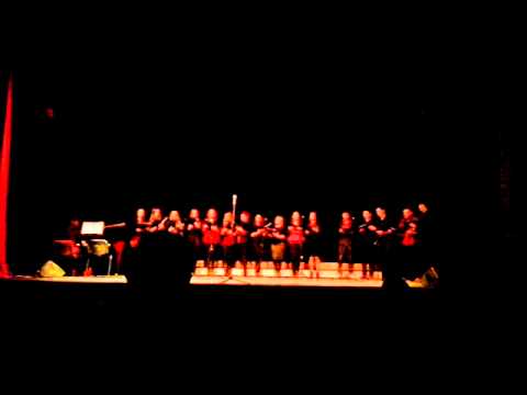 Crkveni zbor Adoro iz Tolise -crveni plašt