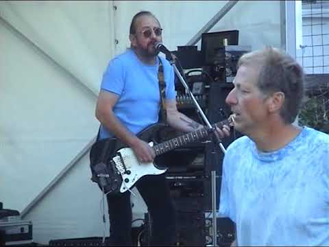 VIDEO "ROCKIN' IN THE FREE WORLD" thumbnail