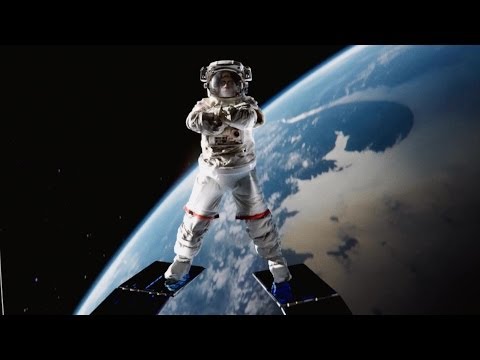 Van Damme - Zero Gravity Split 劈腿劈到宇宙去！尚克勞德範達美再現神技(中英隱藏字幕) (Van Damme - Zero Gravity Split 劈腿劈到宇宙去！尚克勞德范達美再現神技(中英隱藏字幕))