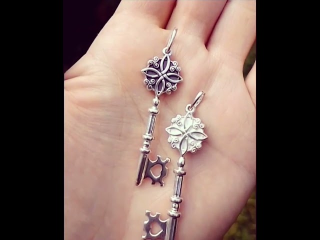 Vídeo relacionado con Only faith Pulsera de Palo Santo con Cuentas de Madera y Colgante Amuleto de protección Nudo de bruja, Equilibra Energías Negativas (Nudo de Bruja Celta)