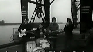 THE HOLLIES- &quot;I&#39;VE GOT A WAY OF MY OWN&quot;(LYRICS)