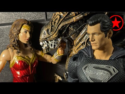 Wonder Woman Gets Racist (Justice League Stop Motion)