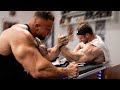 Tim vs Leonidas ARMWRESTLING (Vor dem Kampf in Frankfurt)