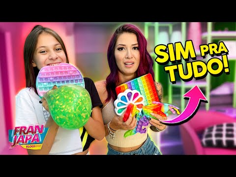 SAYING YES TO ALL THE FIDGET TOYS THAT BIANKINHA CHOOSES!!! - Fran Japa