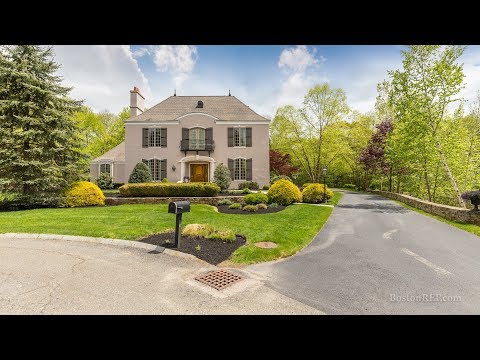 61 Country Club Cir, North Andover MA