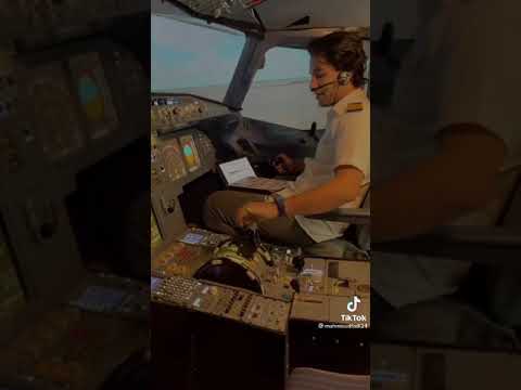 , title : '#شاهد الطيار ماذا يقول قبل الاقلاع في الطائرة 😱😍'