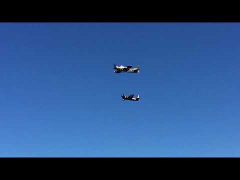 HFM's A1 Skyraider and HFF's F8F Bearcat flyby - Sept. 2 2017