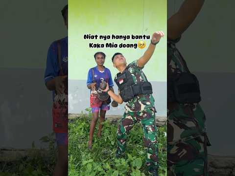 Niatnya hanya bantu Kaka Mia, malah apes🥹 #fyp #papua #tni #semuaorang #videoshort #pinang