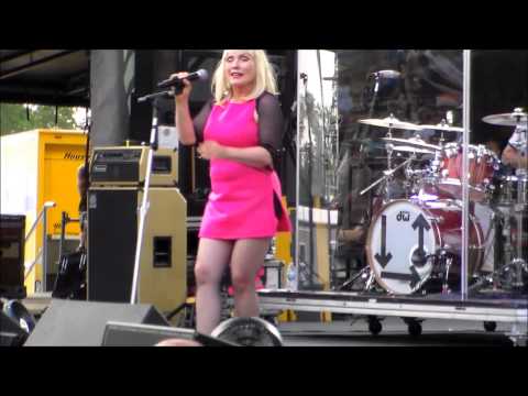Blondie- Debbie Talk/The Tide Is High/Groove is in the Heart- 7/3/15