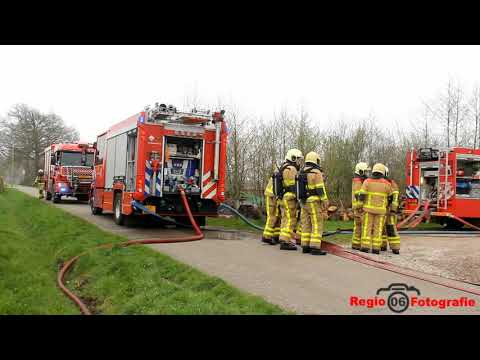 Uitslaande brand verwoest woning Brinkerweg Emst.