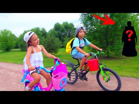 Камиль НЕ ЗНАЕТ как ИЗБАВИТЬСЯ от GRANNY в Реальной Жизни! Для Детей kids children