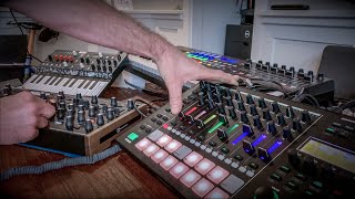 Dawless live jamming on the Roland MC-707 & Novation Peak - Rolling acid house 124BPM