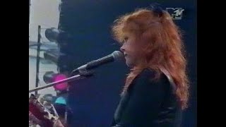 Kirsty MacColl &quot;Walking Down Madison&quot; Live In Leysin (1992)