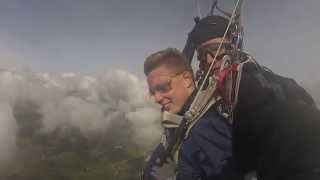 preview picture of video 'Tandem udspring over Aars 21. september 2013 8000 fod'
