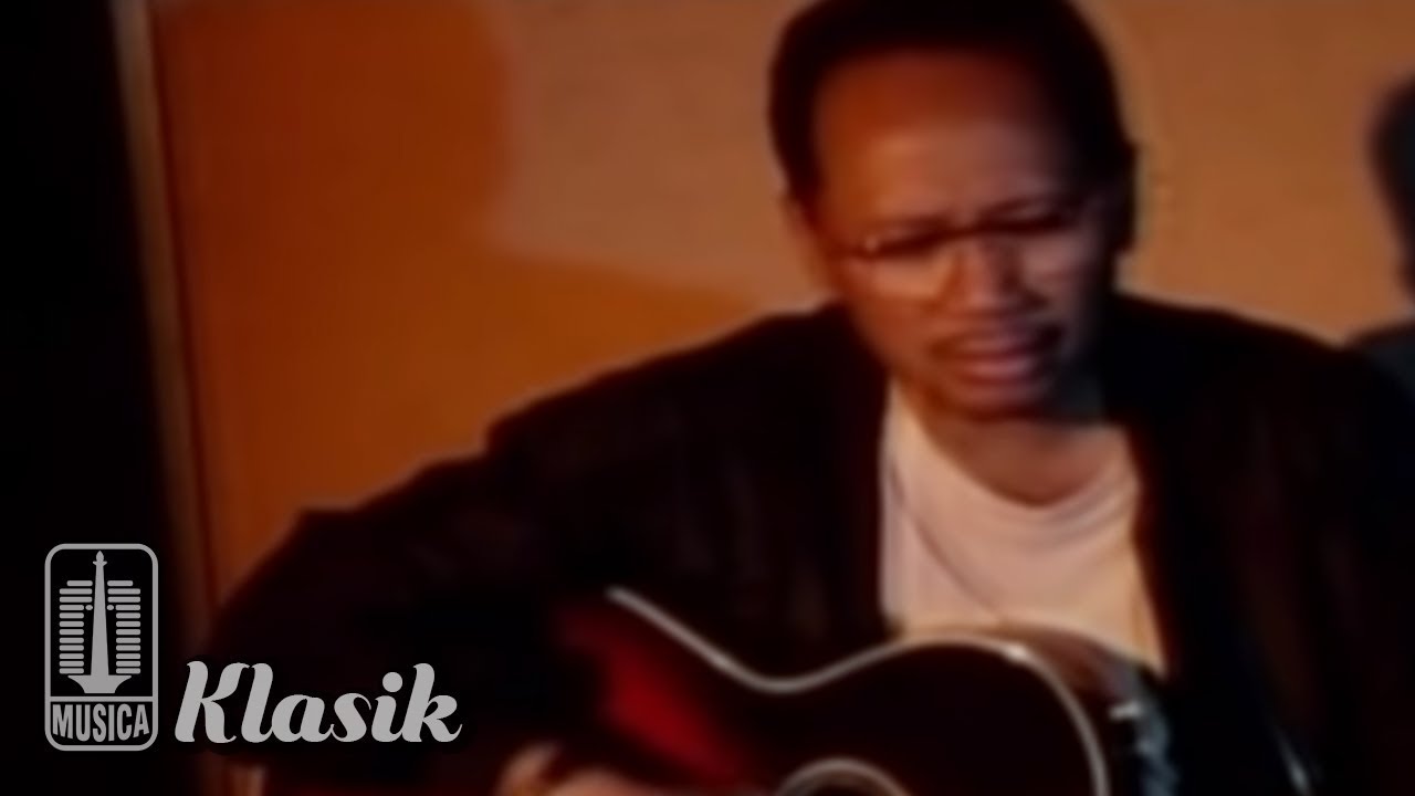  Ebiet G Ade Kalian Dengarkah Keluhanku  download gudang lagu mp3 terbaru 2019 Download Mp3 Ebiet G Ade Kalian Dengarkah Keluhanku