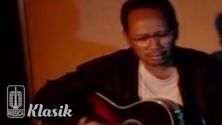 Ebiet G Ade - Kalian Dengarkah Keluhanku (Karaoke Video)