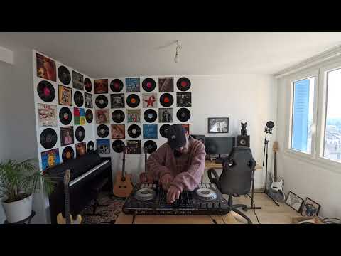 Chill Deep & Melodic House Mix from my living room || Thaylo