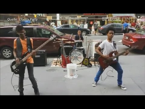 Unlocking the Truth: Plattenvertrag für die Pubertätsrocker | DER SPIEGEL