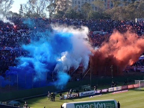 "Nacional  Recibimiento Final 2015 desde el talud" Barra: La Banda del Parque • Club: Nacional