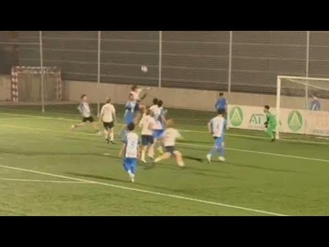 Header in Barcelona vs Santfeliuenc