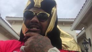 Nino Brown - If she ain't holding u down , she slowing u down