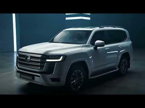 2022 Range Rover VS 2022 Toyota Land Cruiser   SUV BATTLE!