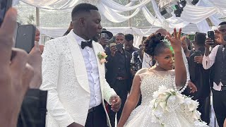 Download lagu Geosteady akyamudde abagole Chosen Becky ne Professor nga bayingira ekidaala ku wedding yabwe  mp3