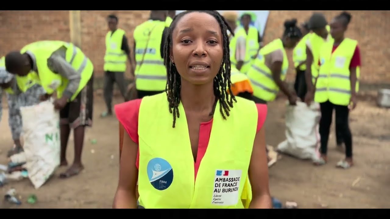 Le recyclage valorisant des déchets plastiques pour l’autonomisation sociale et économique