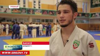 Олимпийский чемпион Илиас Илиадис провел сбор в Грозном.