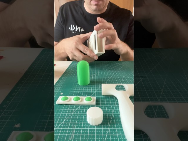 Vídeo relacionado con Rick and Morty Circuit Faces Portal Gun - Collar para Perro con Hebilla para cinturón de Seguridad (2,5 cm de Ancho)