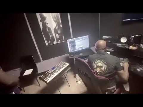 Tay OneFive - Session Freestyle studio performance