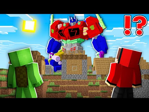 Surviving 100 Days of Attack on OPTIMUS PRIME TITAN in Minecraft!!