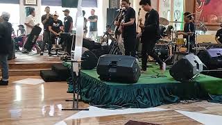 Download lagu BLUE SAVANNA - BERILAH CAHAYA LIVE AT TRIBUTE TO PEPEN | CHARITY EVENT |SEMARANG|05112023 mp3