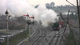 preview picture of video '6024 King Edward I passes Droitwich en-route to Bristol on the 01/12/09.'