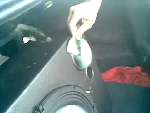 alto falante tornado quebrando o CD