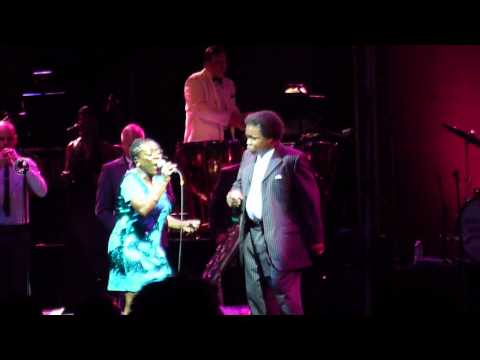 Sharon Jones & The Dap-Kings w/ Lee Fields - What Can I Do -  Live @ Celebrate Brooklyn 2010