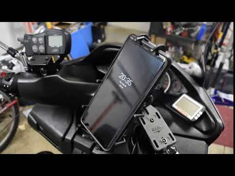 Demonstrating the RAM Mount Quick Grip