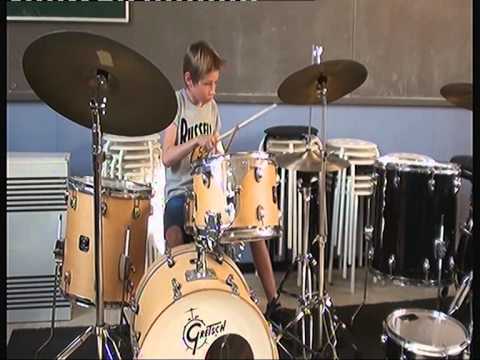 Jonge drummer(Ward Bonnaerens 8j)/drumleraar David Van Belleghem