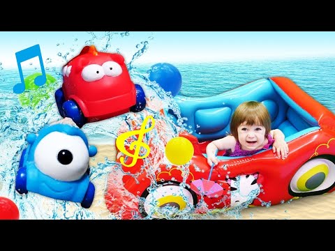 La chanson de Bianca sur la mer. Vidéo d'éveil en français pour enfants. Jeux à la plage.