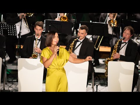 Idrijski plesni orkester & Nina Strnad - Na krilih hrepenenja (J. Privšek/E. Budau)