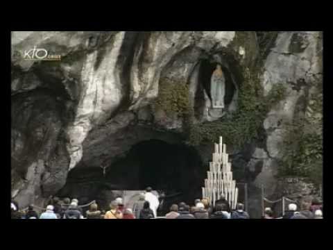 Chapelet à Lourdes