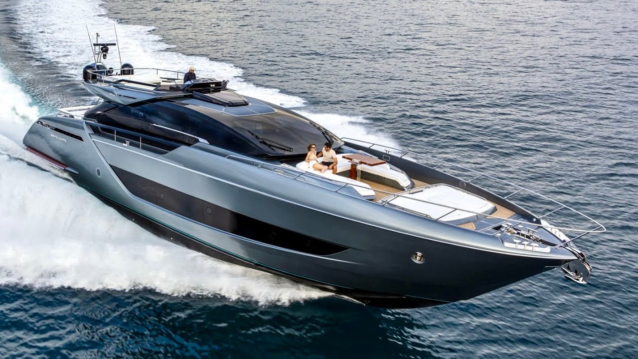 Yacht Tour: 2021 Riva Folgore 88